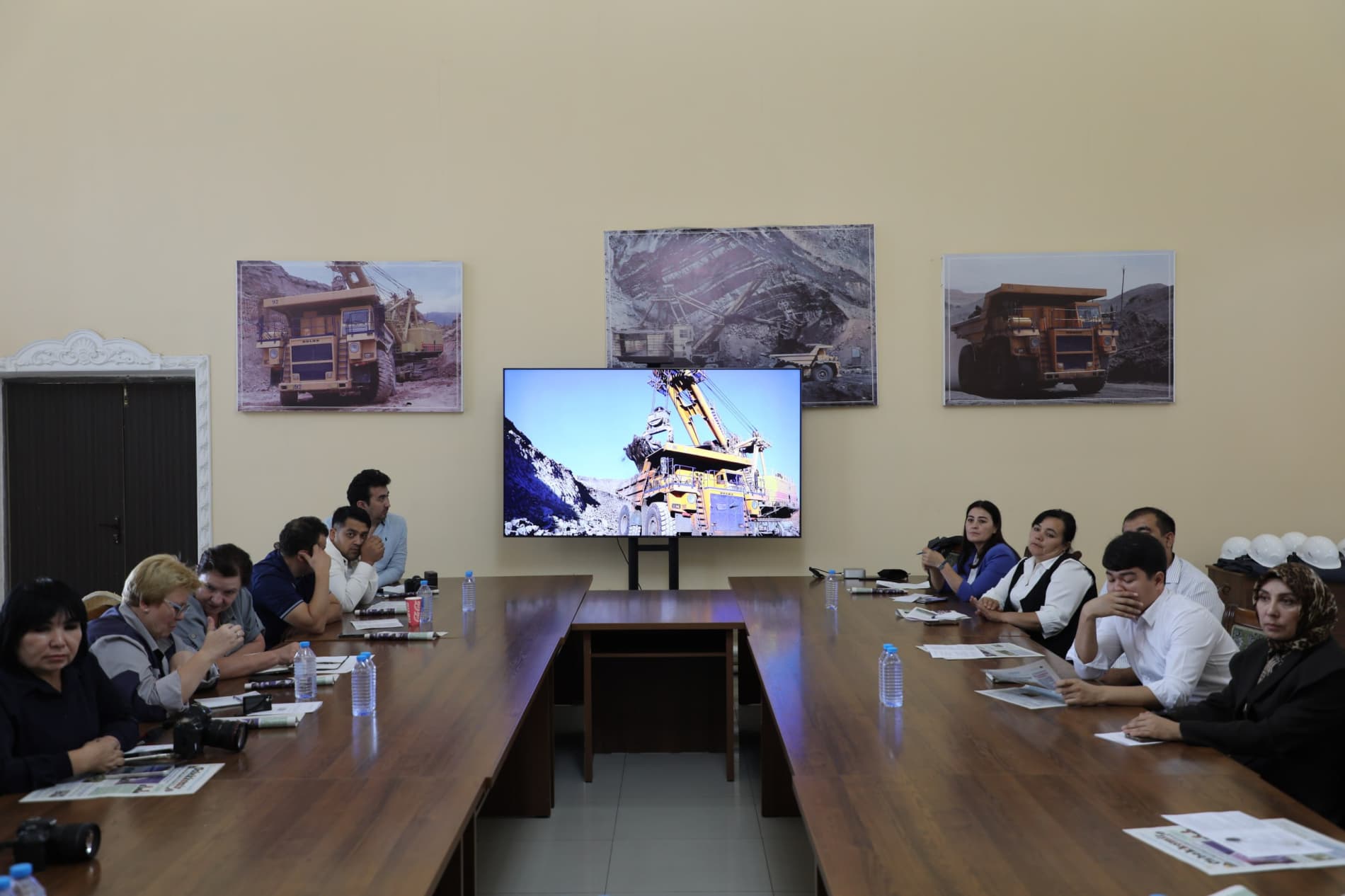 Uzbekcoal JSC Introduces Journalists and Bloggers to Operations at the Angren Coal Mine
