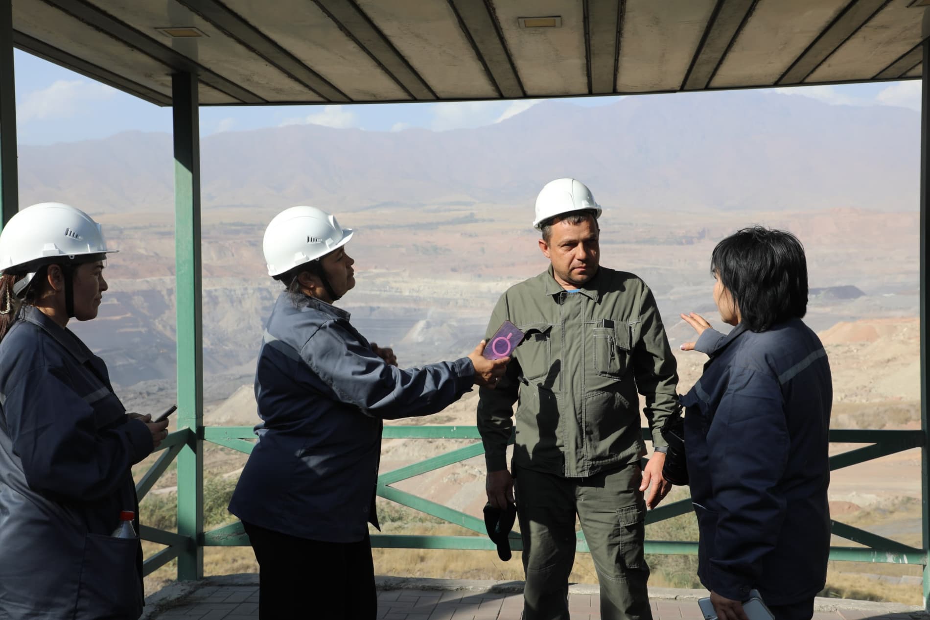 Uzbekcoal JSC Introduces Journalists and Bloggers to Operations at the Angren Coal Mine