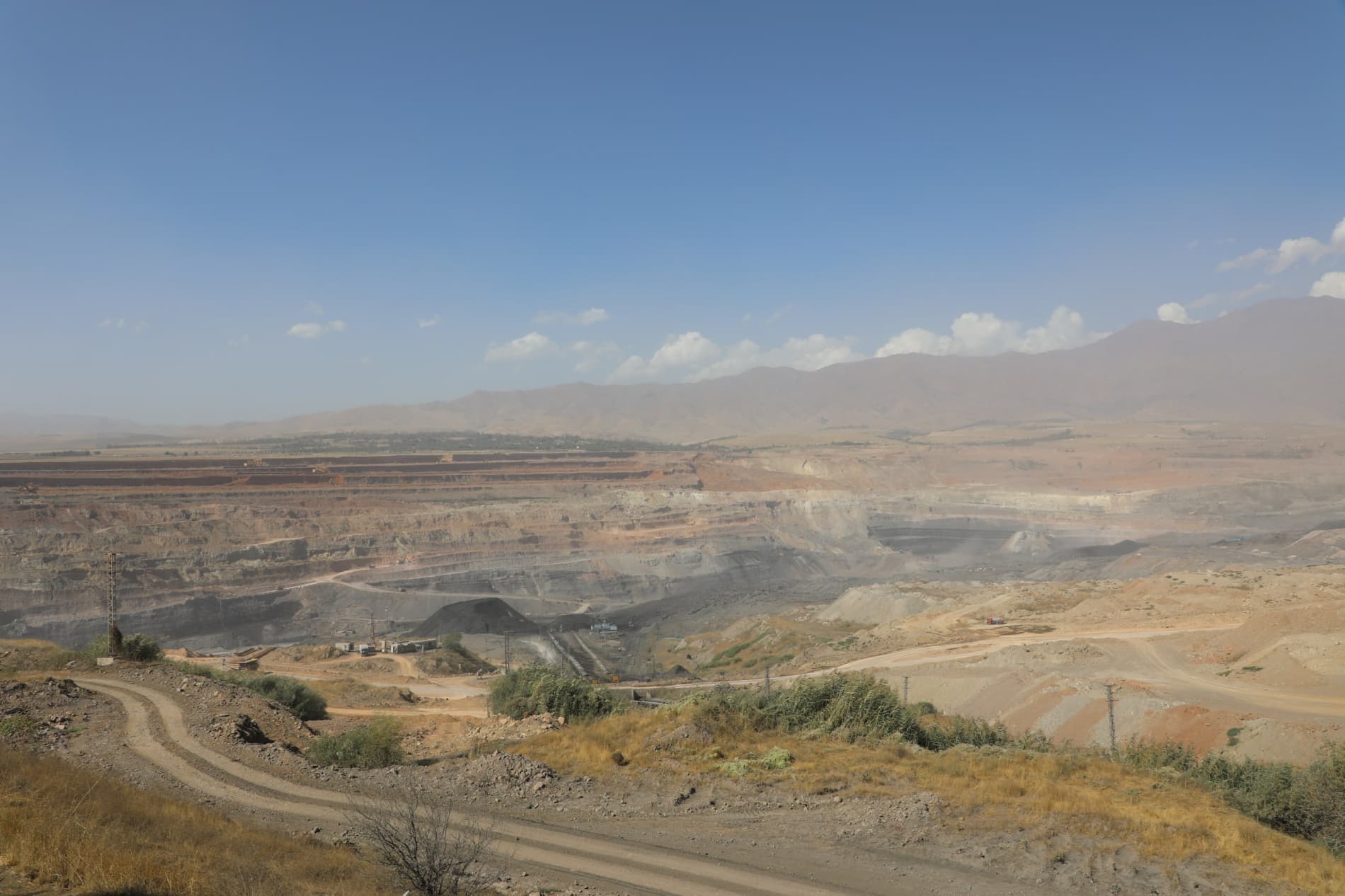 Uzbekcoal JSC Introduces Journalists and Bloggers to Operations at the Angren Coal Mine