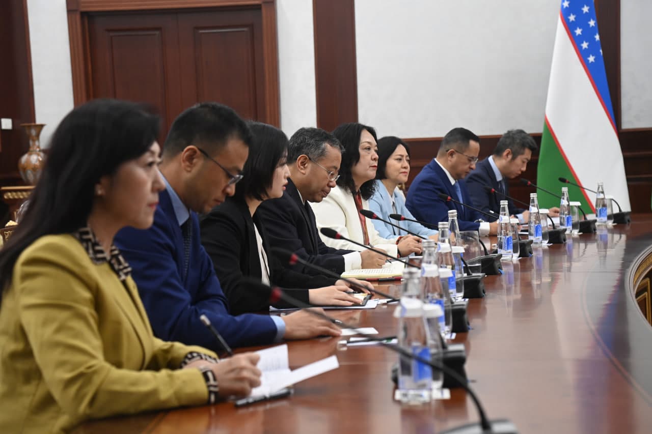 Regarding the meeting with the member of the Standing Committee of the Sichuan Province of the People's Republic of China, Pubu Dunzhu