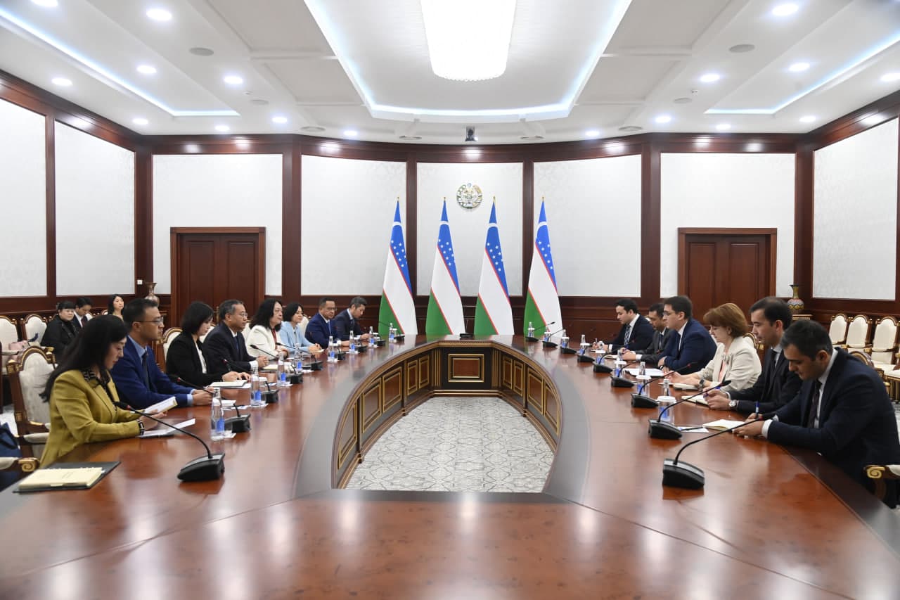 Regarding the meeting with the member of the Standing Committee of the Sichuan Province of the People's Republic of China, Pubu Dunzhu