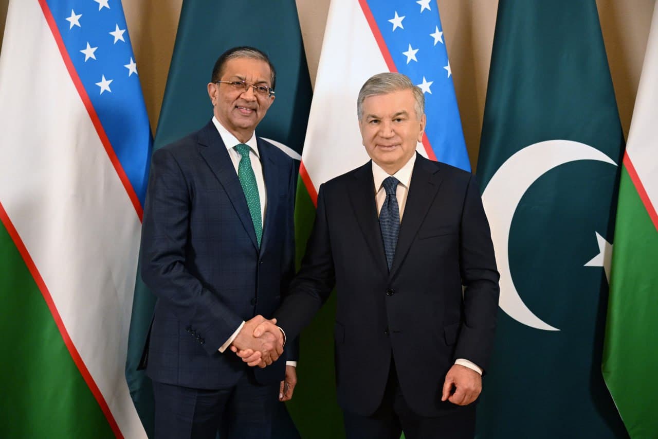 Президент Узбекистана обсудил планы сотрудничества с главой компании Engro Group