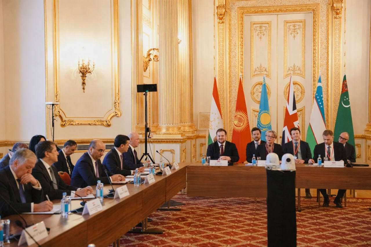 Foreign Minister had several meetings in London