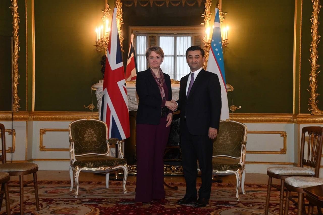 Foreign Minister had several meetings in London