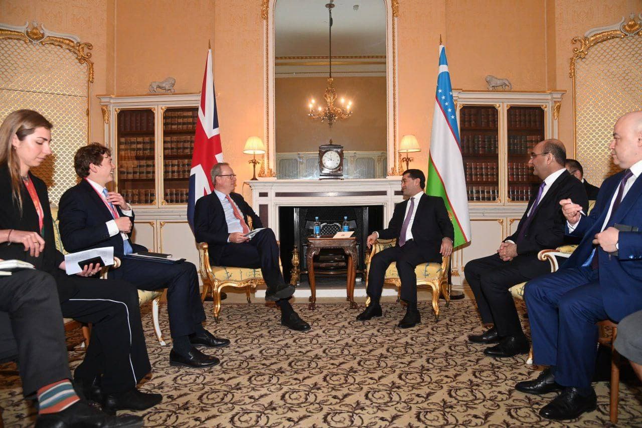 Foreign Minister had several meetings in London