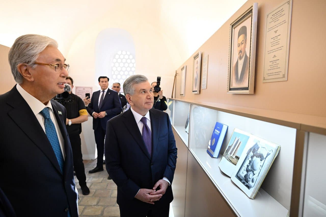Президенты Узбекистана и Казахстана ознакомились с историческим наследием Бухары