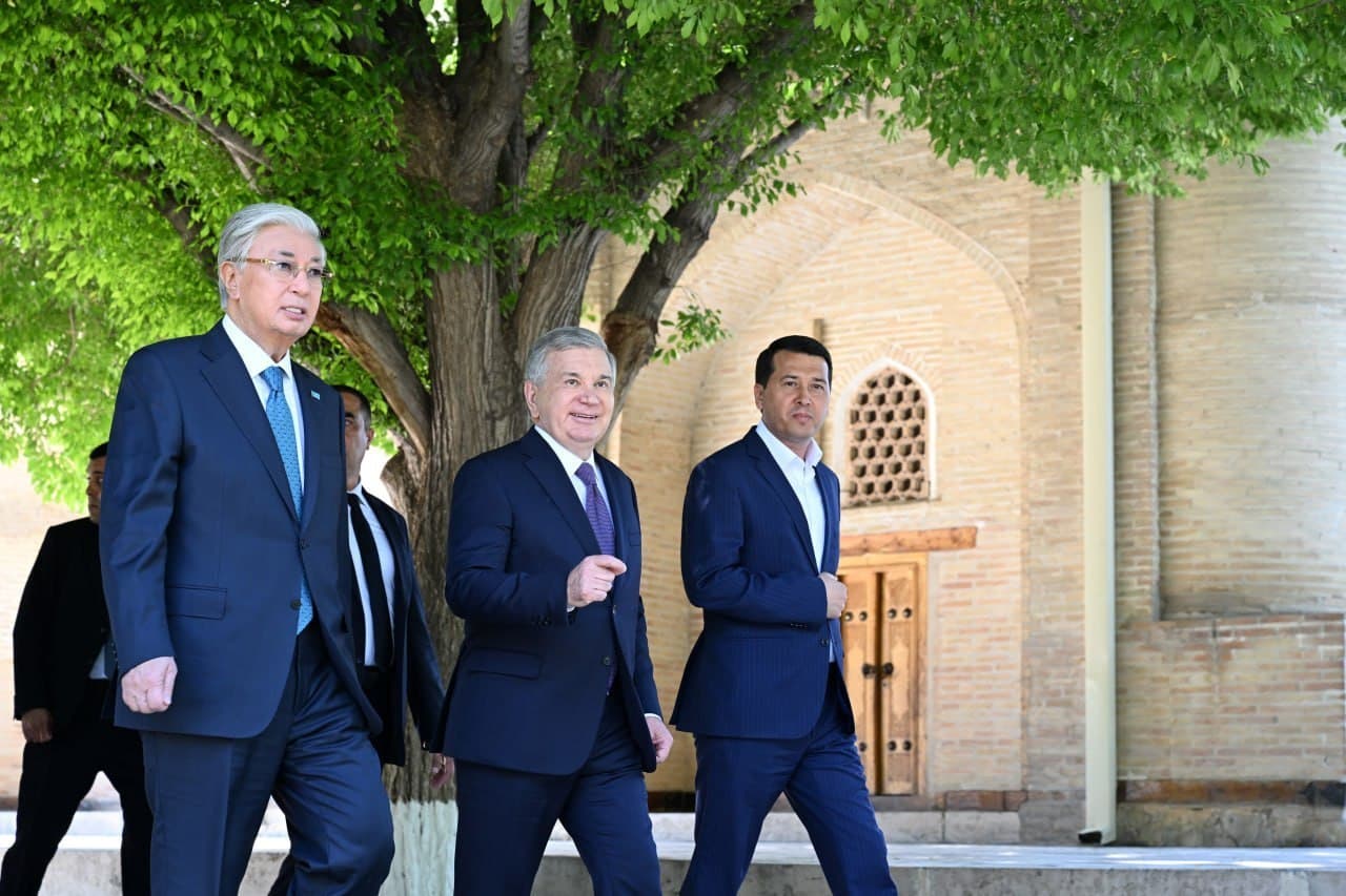 Presidents of Uzbekistan and Kazakhstan pay tribute to Bahauddin Naqshband
