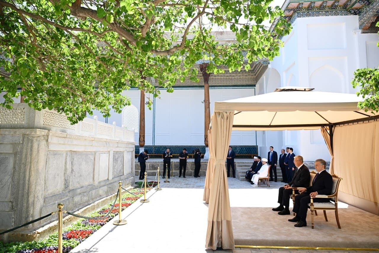 Presidents of Uzbekistan and Kazakhstan pay tribute to Bahauddin Naqshband