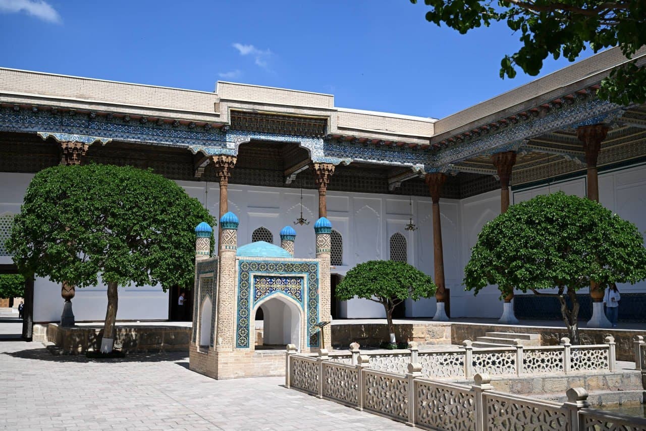 Presidents of Uzbekistan and Kazakhstan pay tribute to Bahauddin Naqshband
