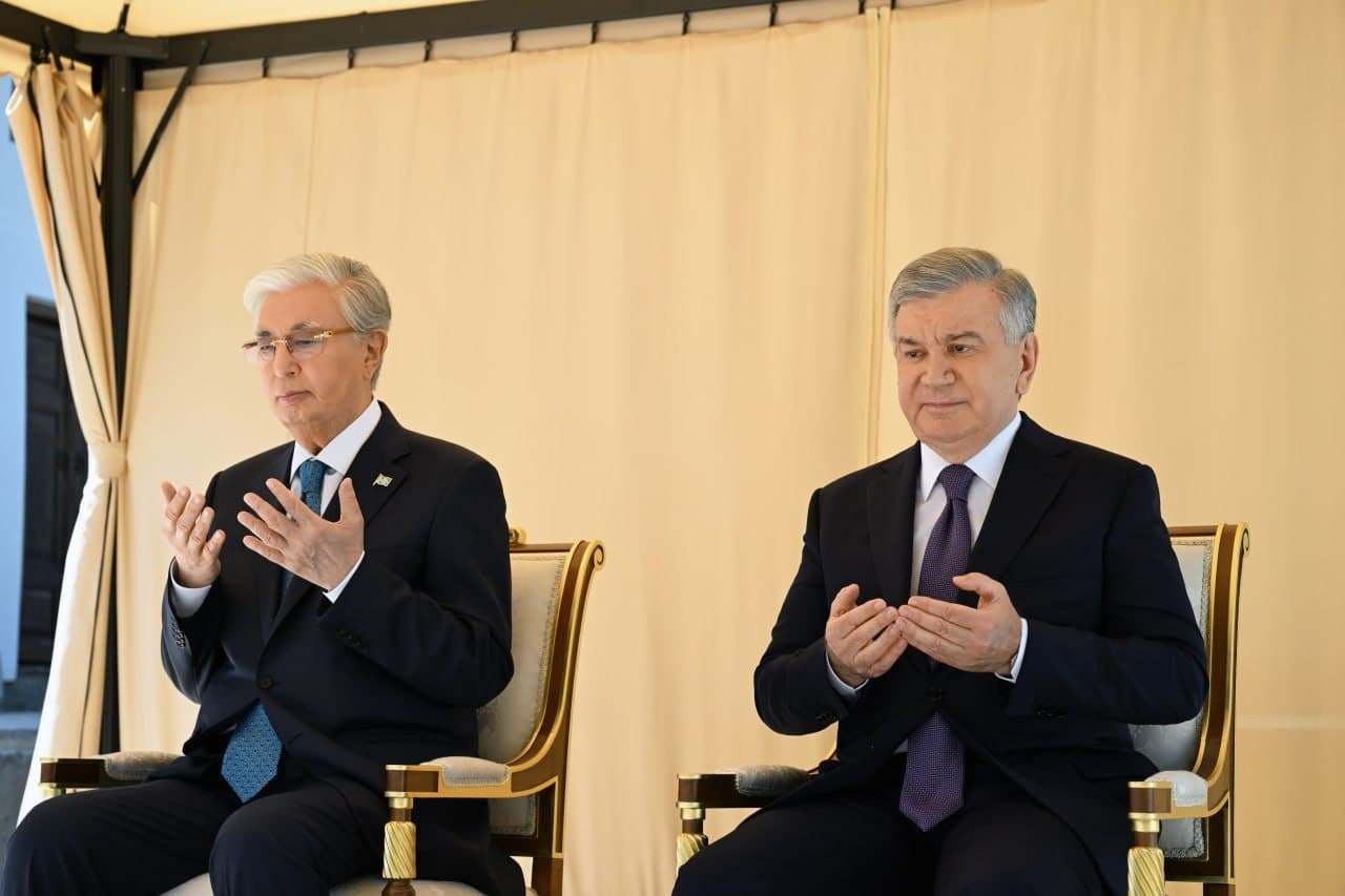 Presidents of Uzbekistan and Kazakhstan pay tribute to Bahauddin Naqshband