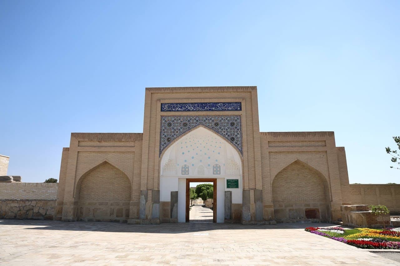 Presidents of Uzbekistan and Kazakhstan pay tribute to Bahauddin Naqshband