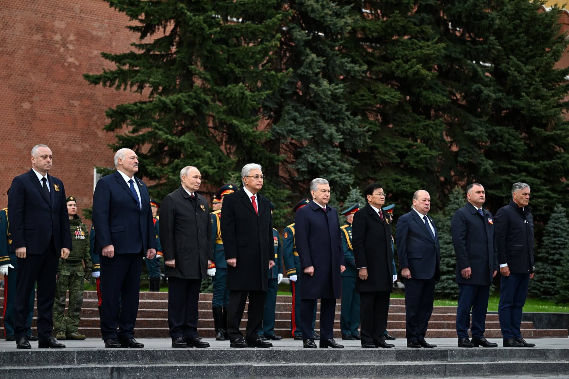 President of Uzbekistan takes part in ceremonial events marking the 81st anniversary of Victory