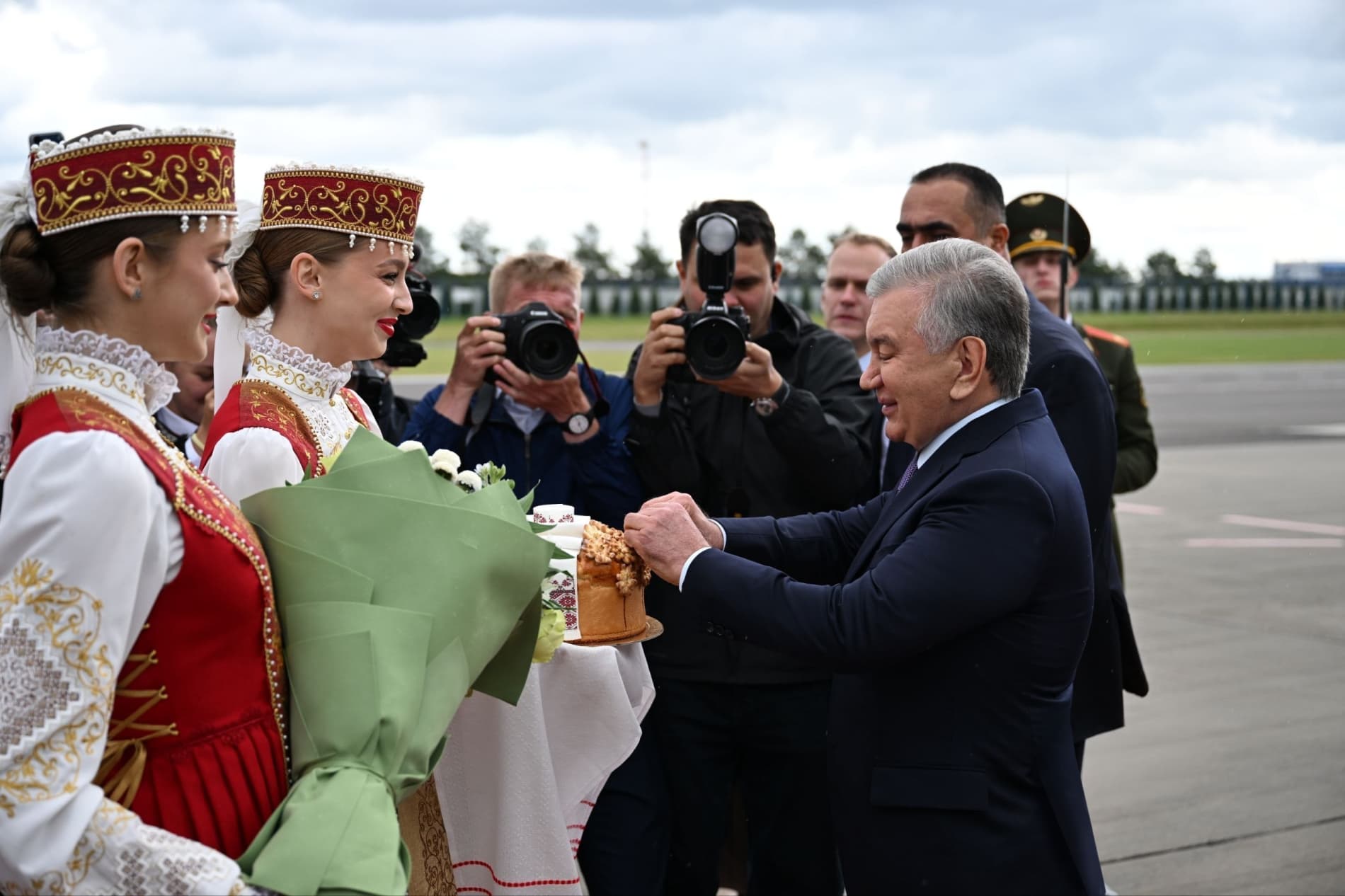 Oʻzbekiston Prezidentining Belarusga rasmiy tashrifi boshlandi