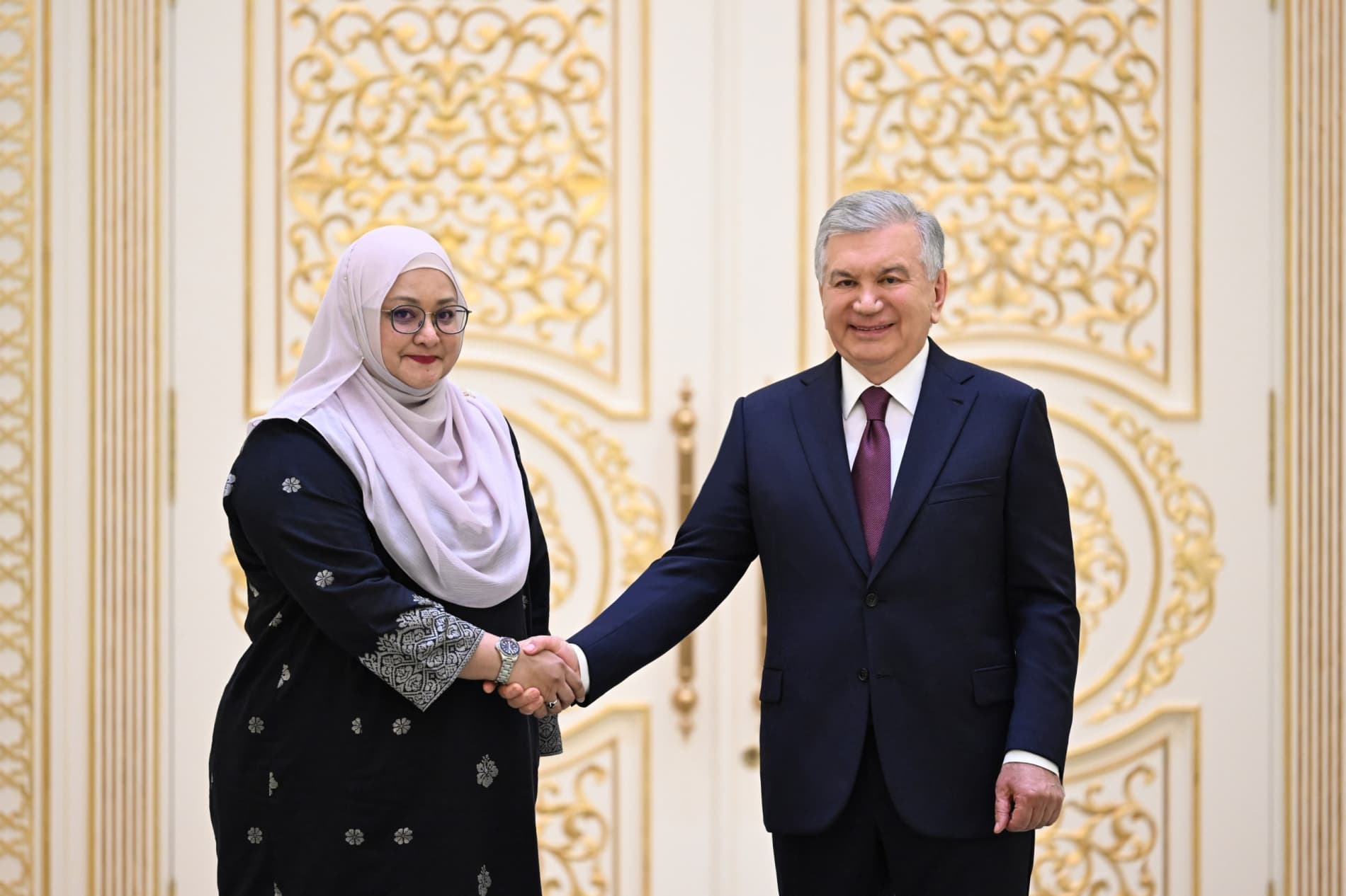 Oʻzbekiston Prezidenti yangi tayinlangan xorijiy elchilardan ishonch yorliqlarini qabul qildi