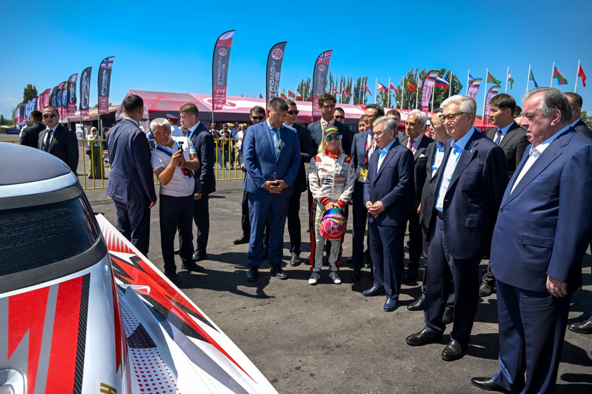 Prezidentimiz suv-motor sporti bo‘yicha chempionatning ochilishida ishtirok etdi