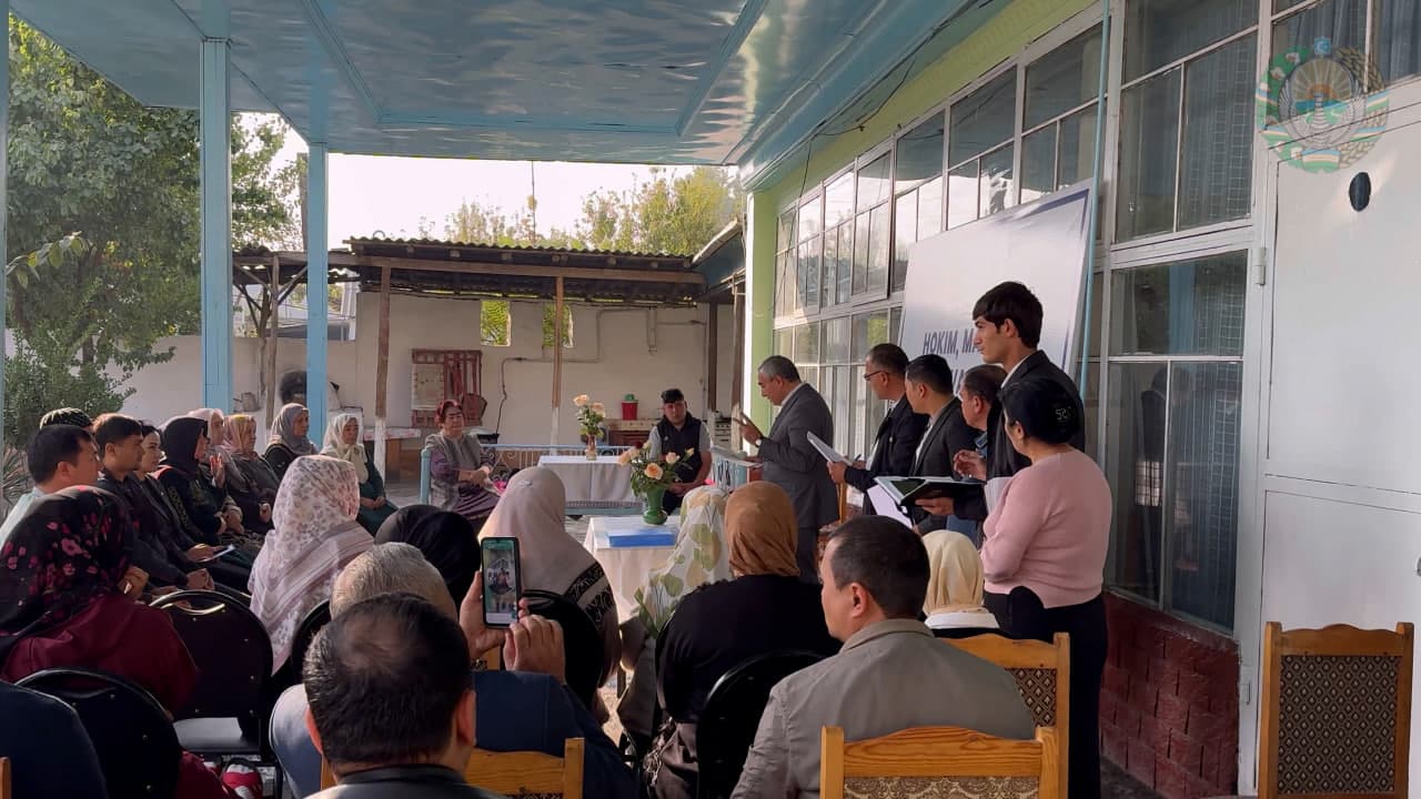 The hokim of Kokand held a meeting with residents and leadership of the Chorchinor mahalla, which specializes in services and clothing