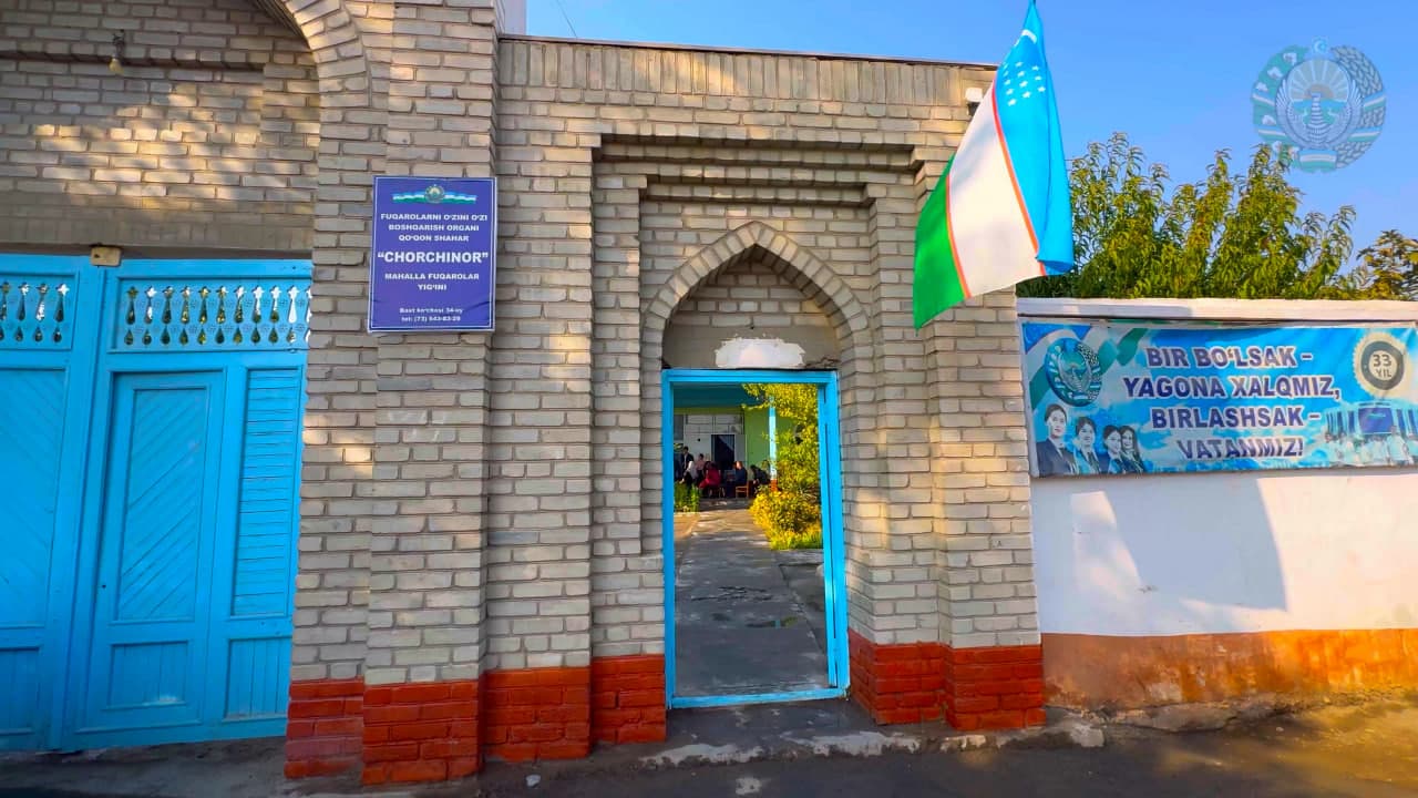 The hokim of Kokand held a meeting with residents and leadership of the Chorchinor mahalla, which specializes in services and clothing