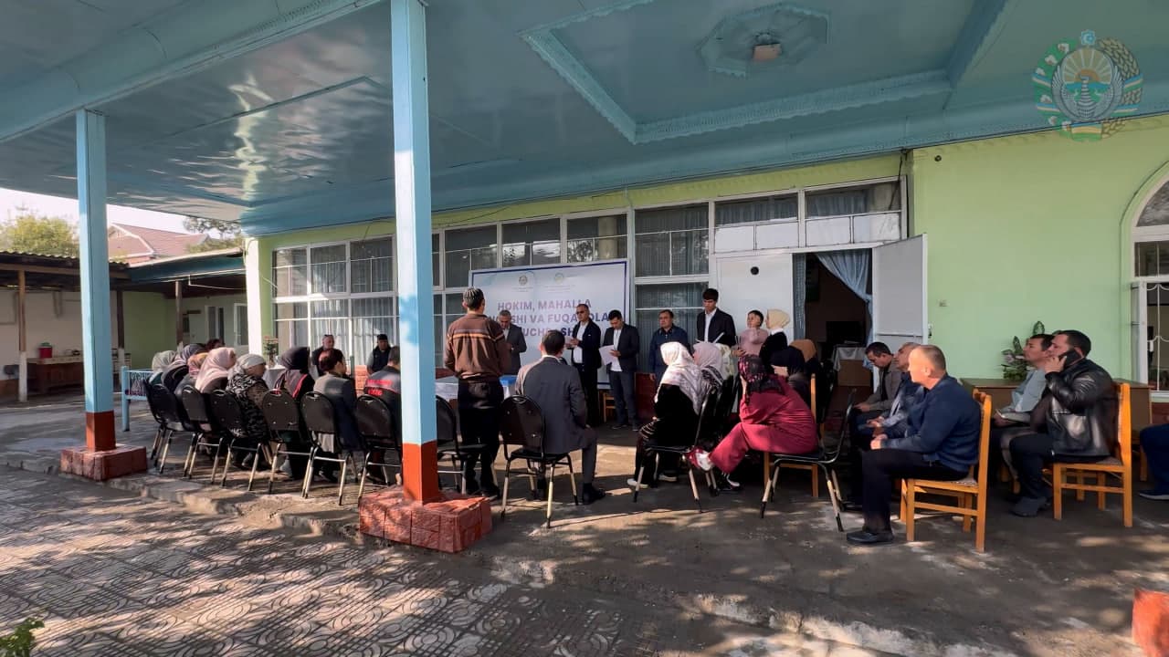 The hokim of Kokand held a meeting with residents and leadership of the Chorchinor mahalla, which specializes in services and clothing