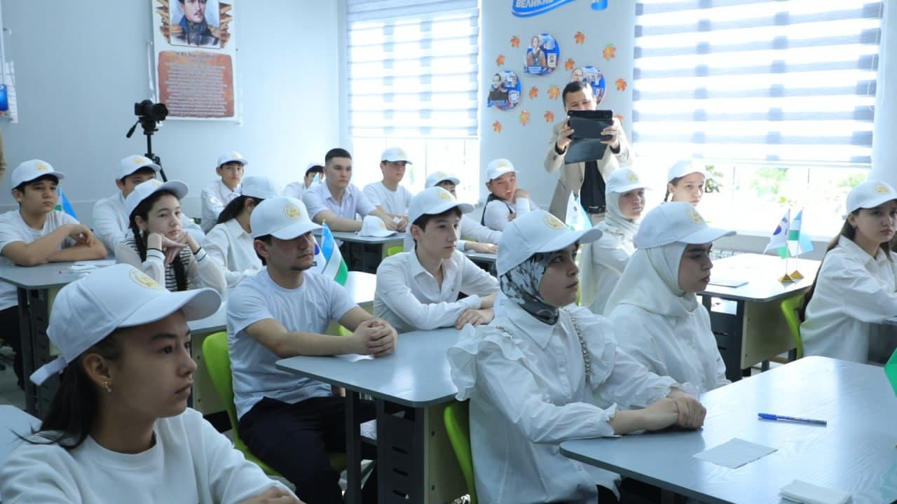 The Mayor of Kokand held a dialogue with young people.