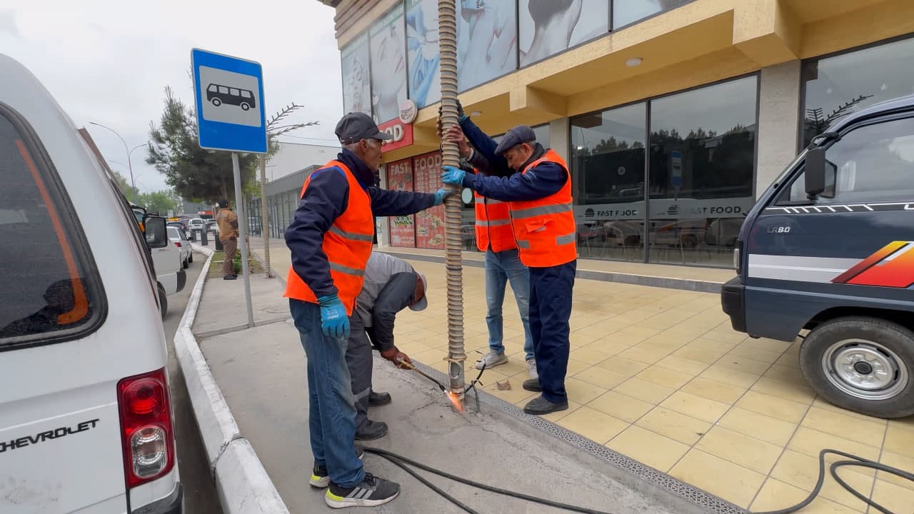 В Коканде ведутся работы по демонтажу самовольно установленных сооружений, противоречащих требованиям градостроительства