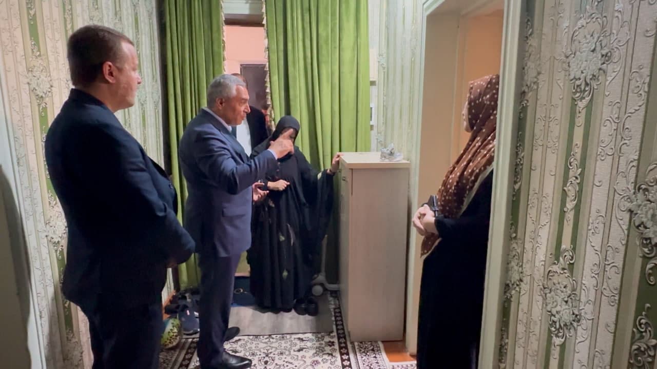 Хоким города Коканд встретился с жителями многоквартирных домов на улице Амир Темур, которые вошли в программу реновации