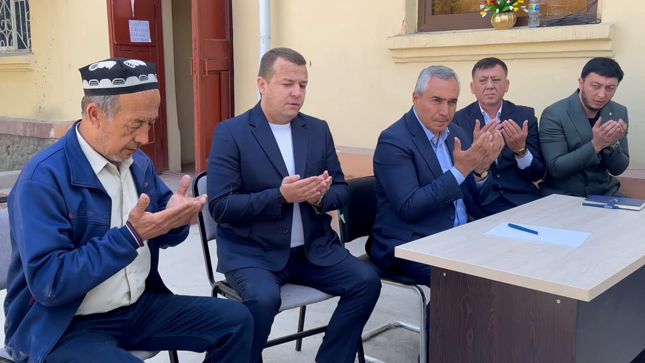 Хоким города Коканд встретился с жителями многоквартирных домов на улице Амир Темур, которые вошли в программу реновации