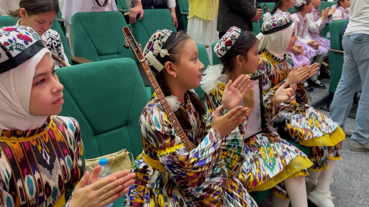В Коканде прошёл городской этап конкурса «Ансамбль школы талантов», организованный в рамках мероприятий ко Дню молодёжи.