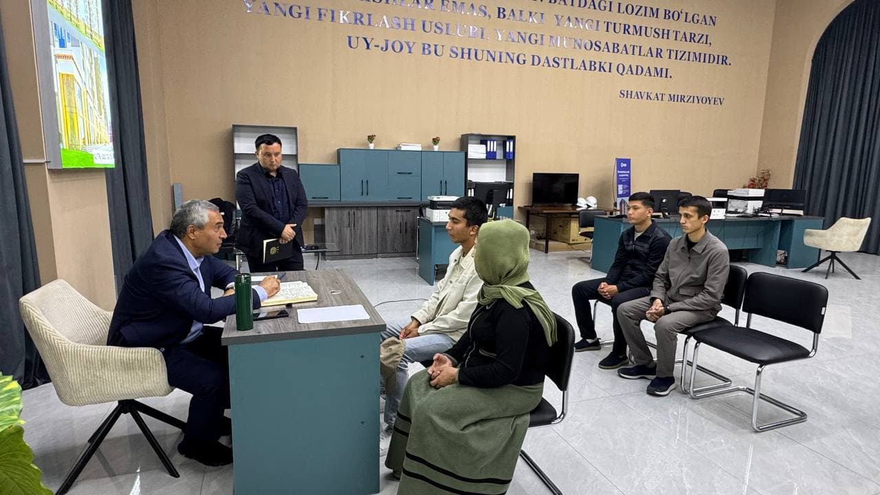 Хоким города Коканд встретился с молодыми людьми, вернувшимися из срочной военной службы.