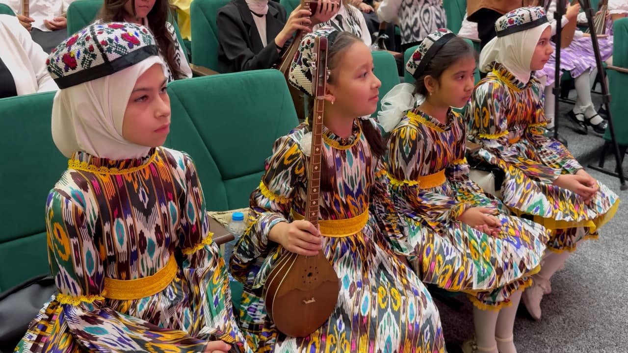 В Коканде прошёл городской этап конкурса «Ансамбль школы талантов», организованный в рамках мероприятий ко Дню молодёжи.