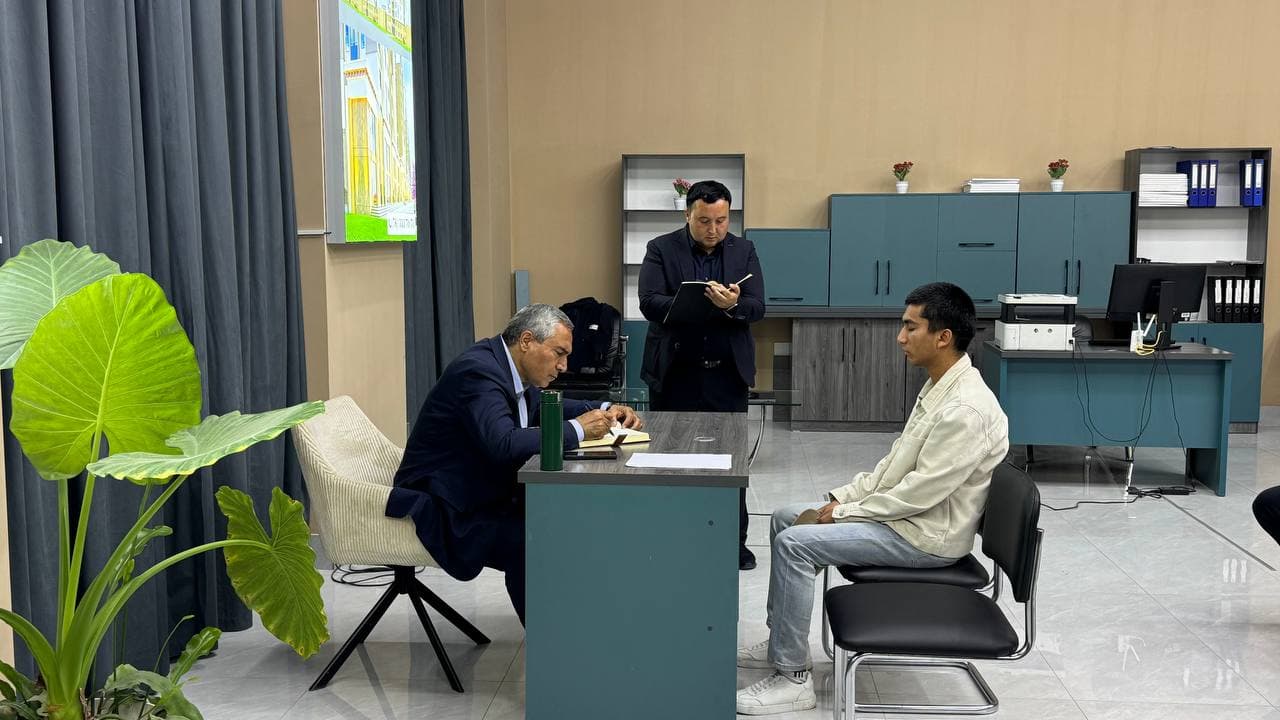 Хоким города Коканд встретился с молодыми людьми, вернувшимися из срочной военной службы.