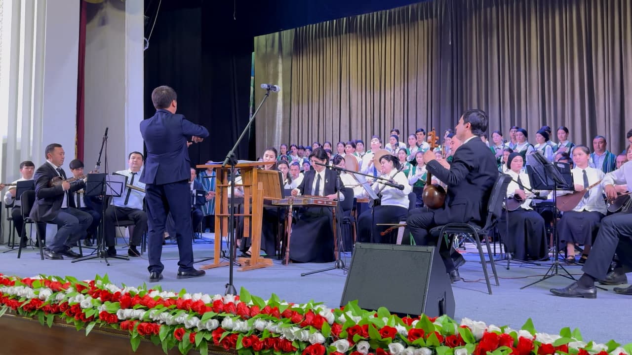 В Коканде в честь Дня молодёжи состоялся концерт.