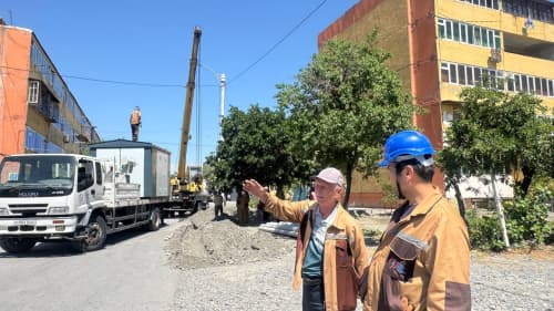 В городке Мукими города Коканд обновляются электрические сети и трансформаторы