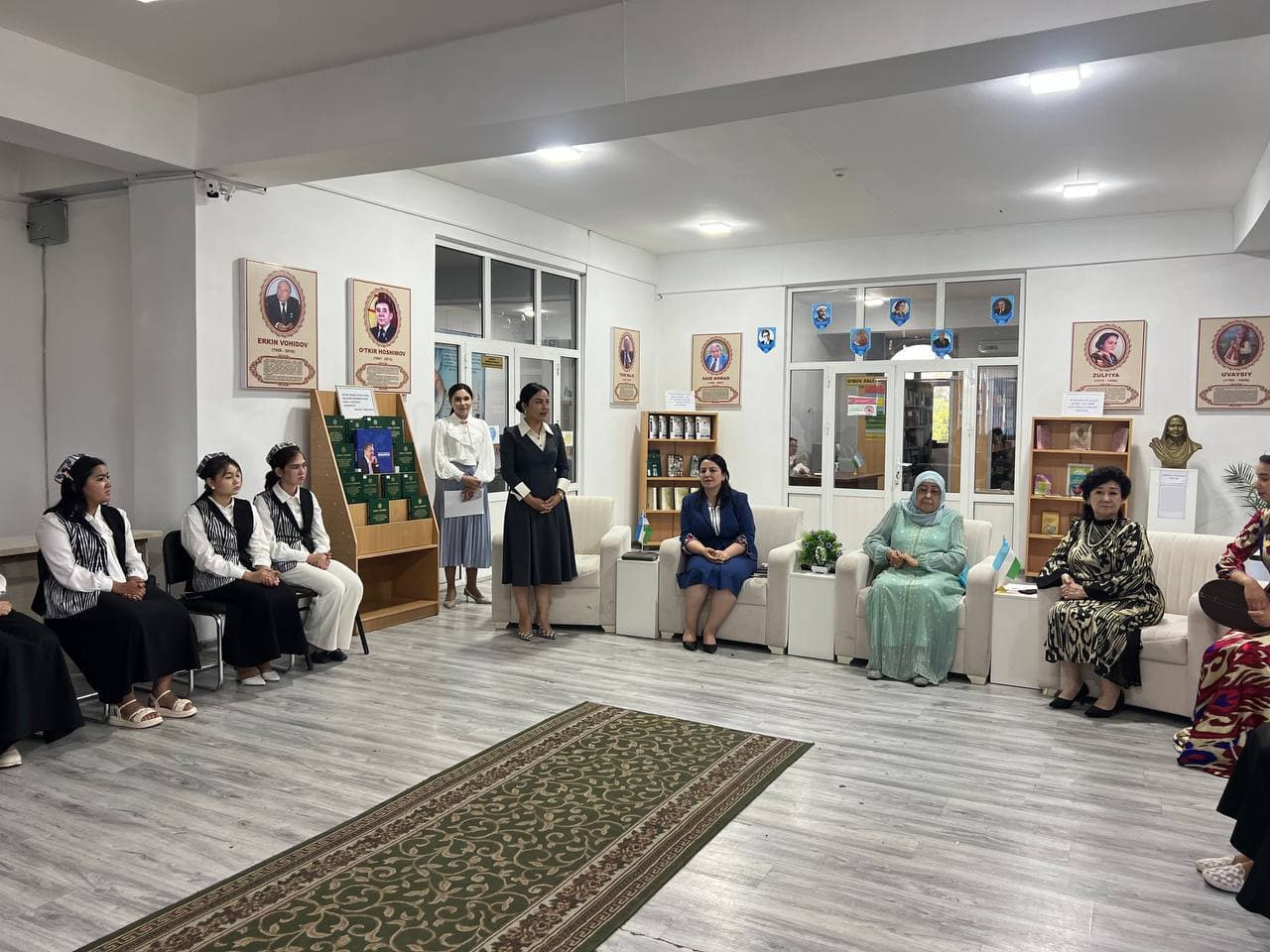 Qo‘qon shahridagi Amiriy kutubxonasida 15-may — Xalqaro oila kuni munosabati bilan Qo‘qon davlat universiteti talaba qizlari uchun ma’naviy-ma’rifiy uchrashuv tashkil etildi.