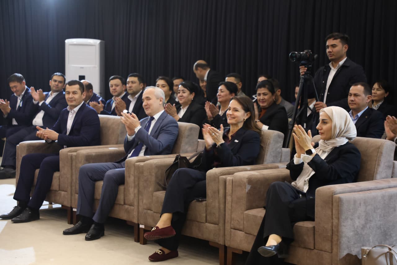 Cognia bilan hamkorlikda yangi bosqich: 16 soatlik o‘quv-kursni muvaffaqiyatli yakunlagan rahbarlarga sertifikatlar topshirildi!