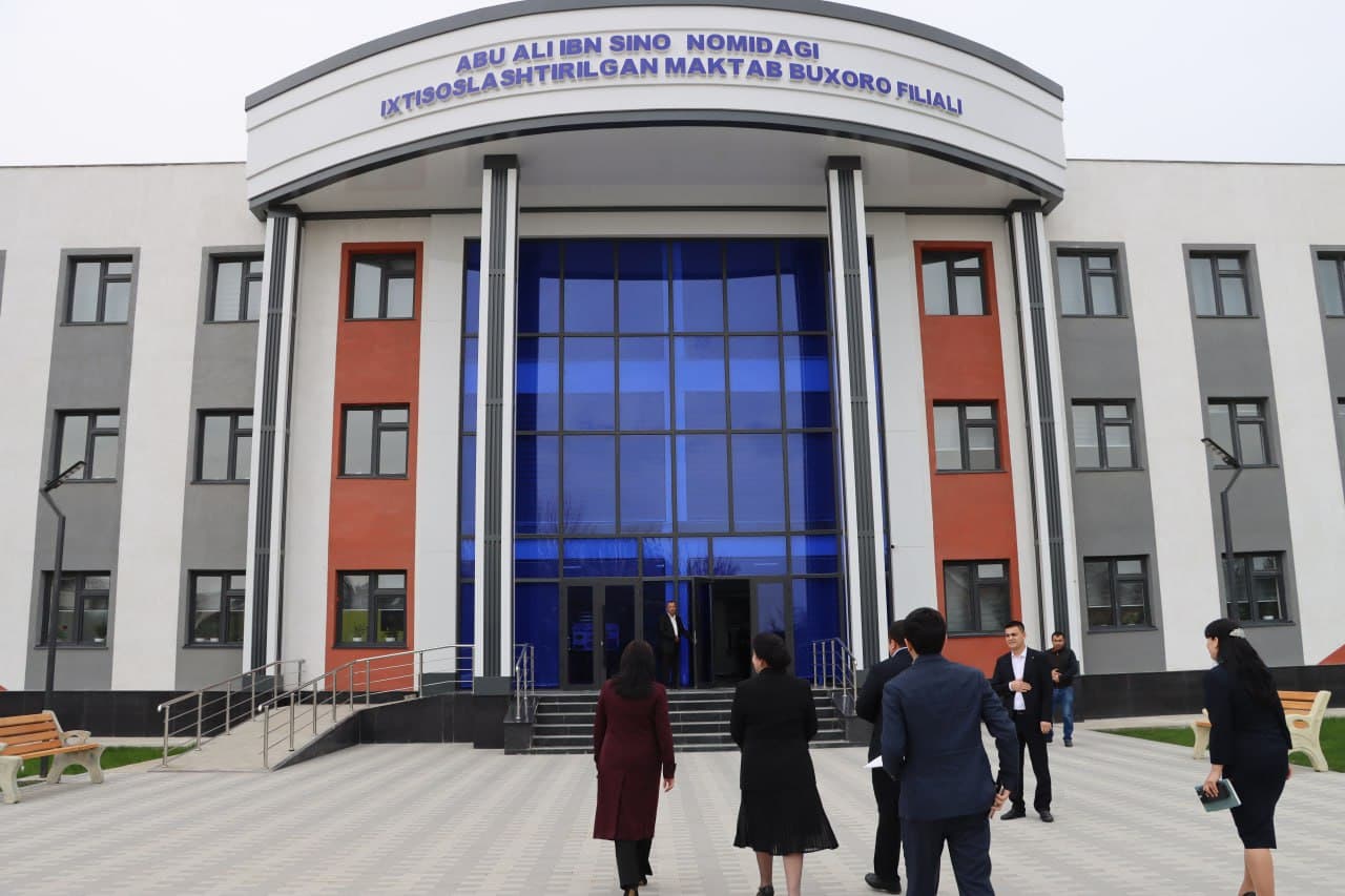 Ixtisoslashtirilgan ta’lim muassasalari agentligi direktori Sevara Shakirova Buxoro viloyatiga xizmat safari davomida Abu Ali Ibn Sino nomidagi ixtisoslashtirilgan maktab Buxoro filiali faoliyati o’rganildi