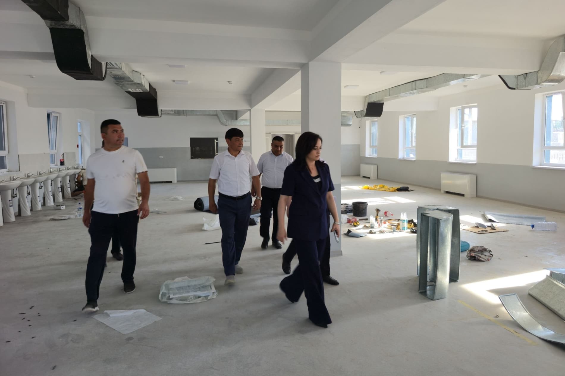 XORAZMDA YANGI O‘QUV YILIGA TAYYORGARLIK JARAYONLARI O‘RGANILDI
