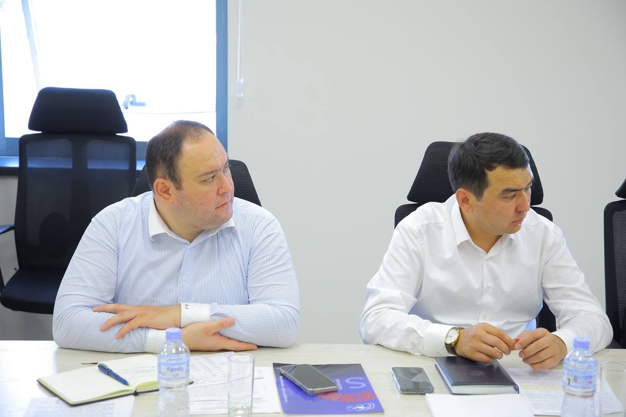 Ayni vaqtda «Uzbekistan Airports Cargo» MCHJning yangi terminalida tadbirkorlar ishtirokidagi muloqot boshlandi.