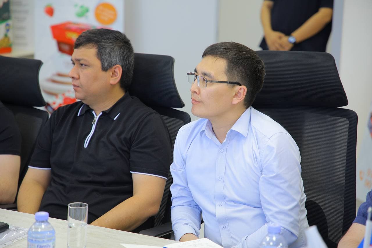 Ayni vaqtda «Uzbekistan Airports Cargo» MCHJning yangi terminalida tadbirkorlar ishtirokidagi muloqot boshlandi.