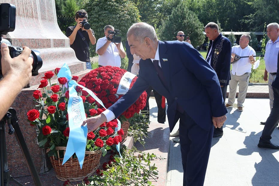 Абай — любимый поэт казахского и узбекского народов