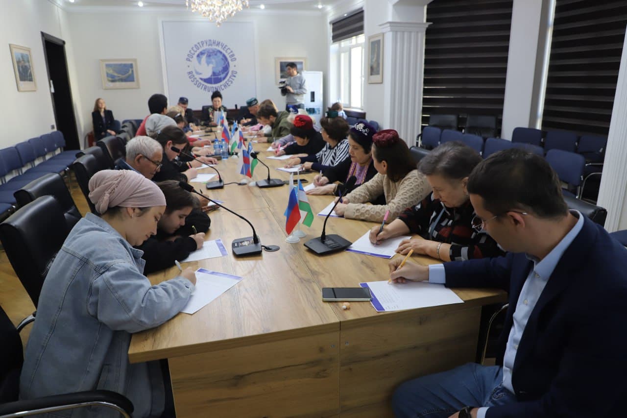 Toshkentda “Tatarcha diktant – 2025”: yuzdan ortiq ishtirokchi savodxonlik sinovidan o‘tdi