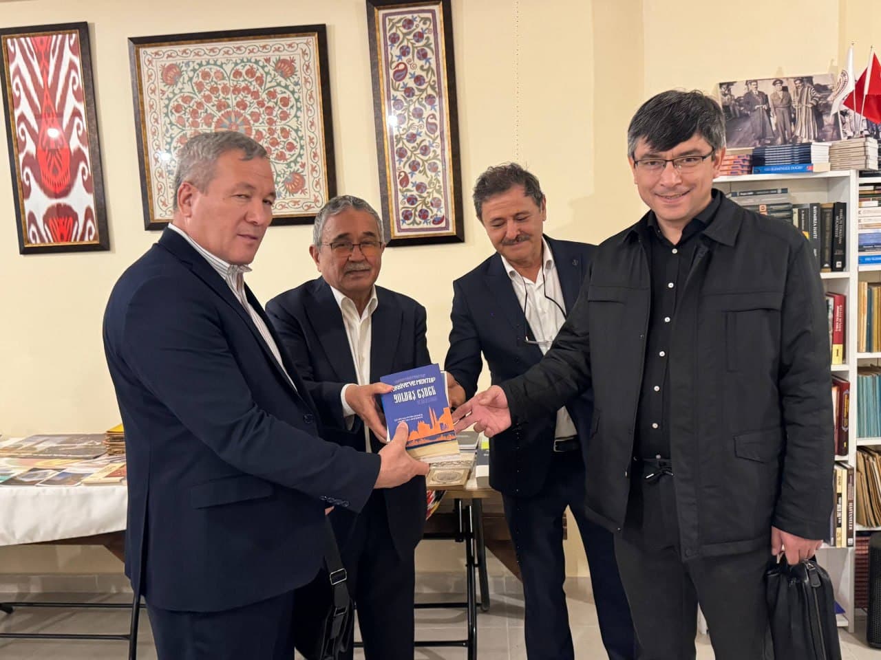 Istanbul universitetida vatandoshlar bilan uchrashuv va Konstitutsiya kuni munosabati bilan madaniy-ma’rifiy tadbir o‘tkazildi