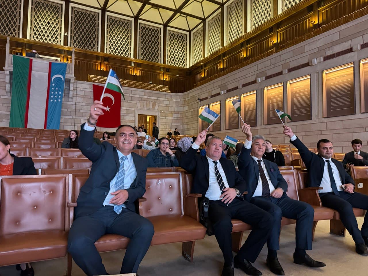 Istanbul universitetida vatandoshlar bilan uchrashuv va Konstitutsiya kuni munosabati bilan madaniy-ma’rifiy tadbir o‘tkazildi