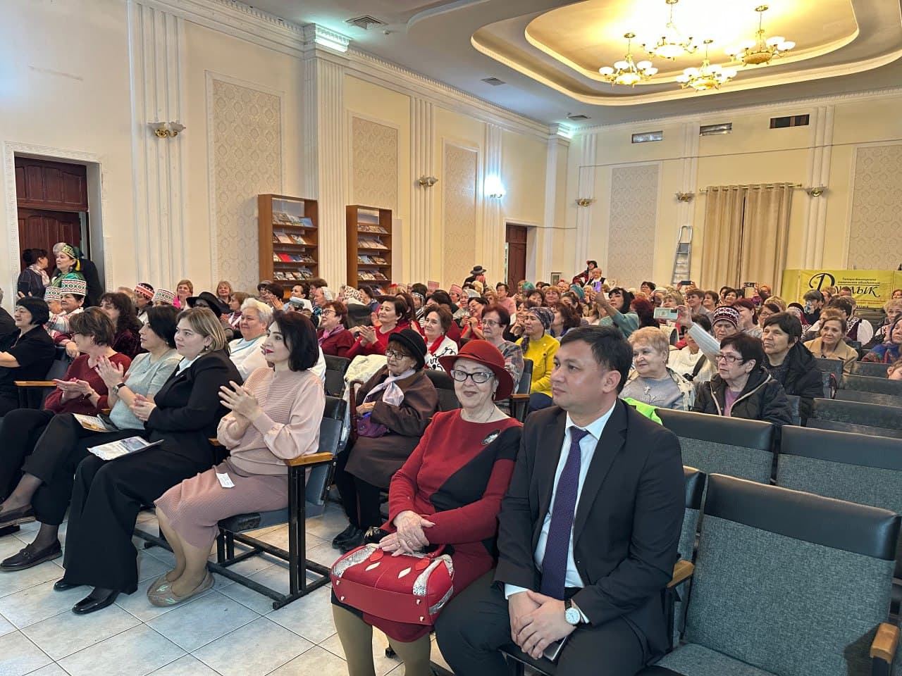 “Agidel” ansambli rahbari Emma Magiyarovaning 85 yoshga to‘lishi munosabati bilan tantanali tadbir dasturi tashkil etildi.