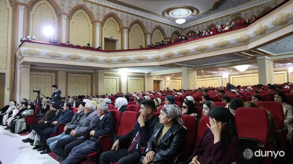 Alisher Navoiy tavalludining 585 yilligi munosabati bilan Tojikistonning Boxtar shahrida ma’naviy-ma’rifiy tadbirlar tashkil etildi.