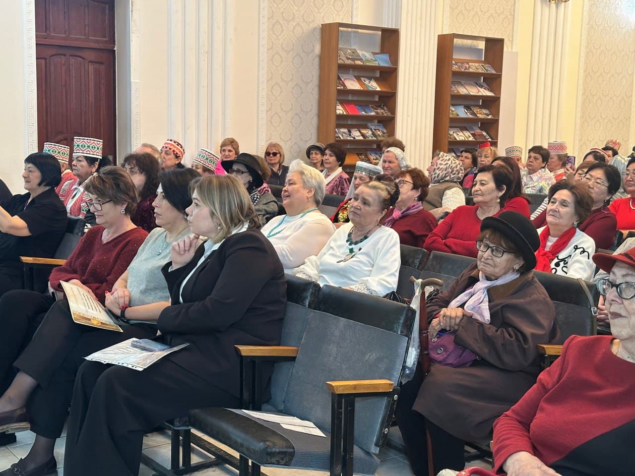 “Agidel” ansambli rahbari Emma Magiyarovaning 85 yoshga to‘lishi munosabati bilan tantanali tadbir dasturi tashkil etildi.