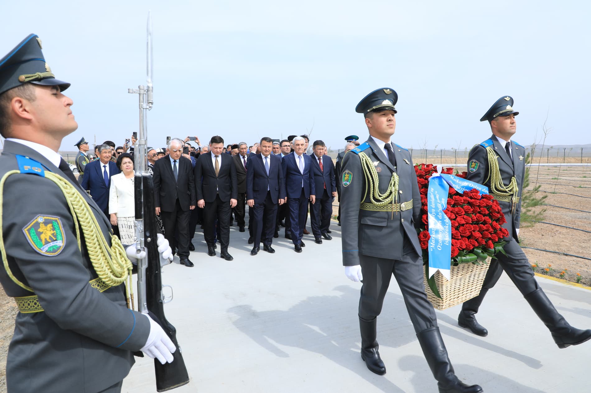 “Do‘stlik stelasi” poyiga gul qo‘yish marosimi o‘tkazildi