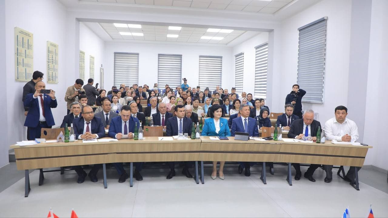 “Do‘stlik stelasi” – qardosh mamlakatlar o‘rtasidagi do‘stlik, yaxshi qo‘shnichilik, ishonch va strategik sheriklik ramzi” mavzusidagi ilmiy-amaliy konferensiya o‘tkazildi.