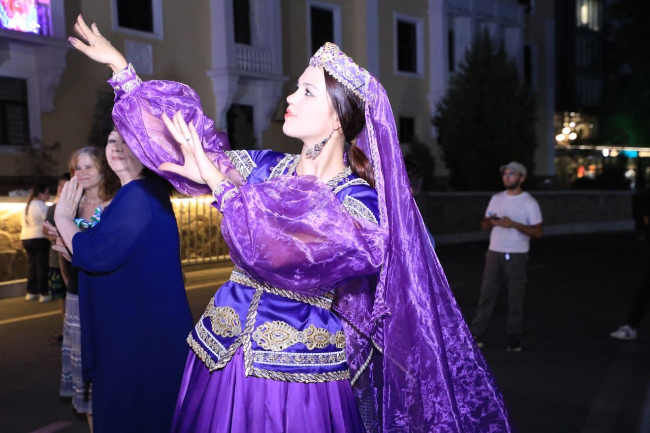 “Yagona Vatan, yagona xalq bo‘lib, yangi hayot va kelajak yaratamiz!” shiori ostida ma’naviy-ma’rifiy, musiqiy tadbir o‘tkazildi