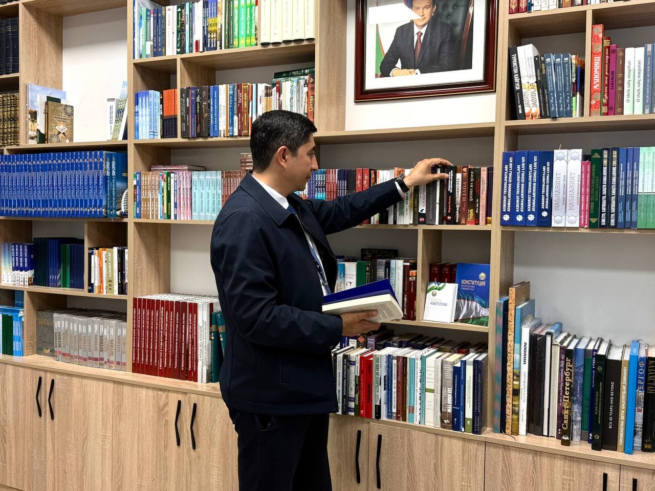 День, ведущий к знаниям, книге и развитию