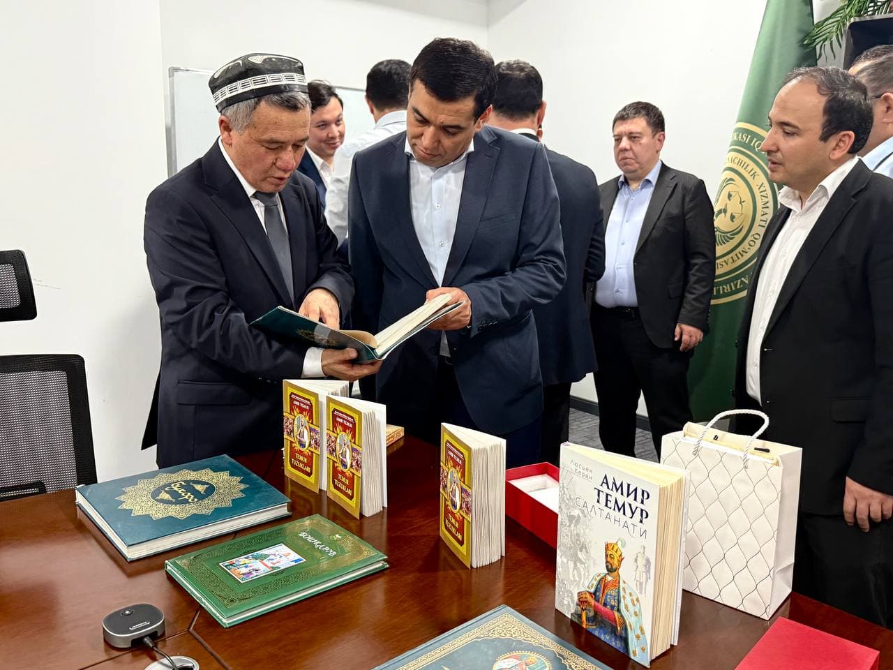 Состоялась церемония награждения победителя викторины по книге «Уложения Темура»